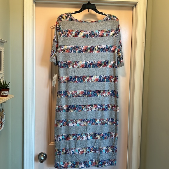 Gorgeous dress knee length - Picture 3 of 3